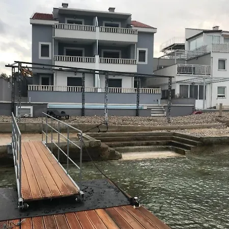 Poseidon Apartman Sreser