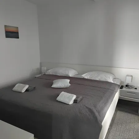 Poseidon Apartman Sreser