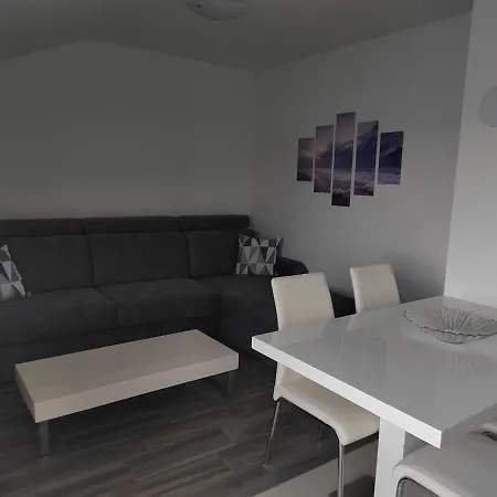Poseidon Apartman Sreser