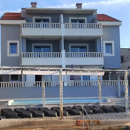Poseidon Apartman Sreser