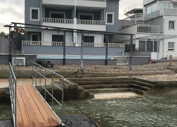 Poseidon דירה סרסר