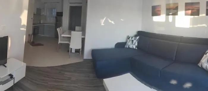 Poseidon דירה סרסר