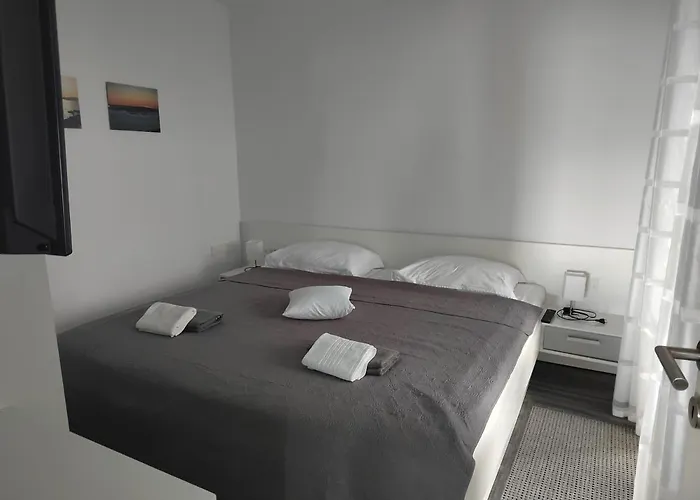 Poseidon דירה סרסר