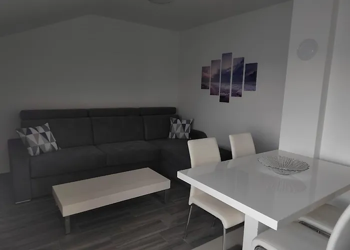 Poseidon דירה סרסר